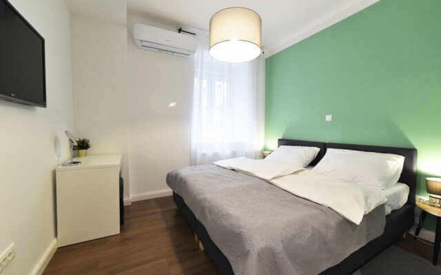 Premium Central Apartment & Room