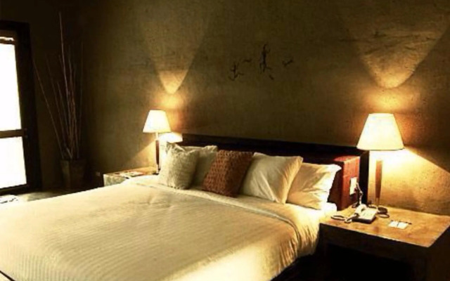 Avartarn Miracles Hotel