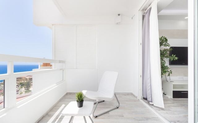 1107. Bright Modern Apartment With Spectacular Sea Views