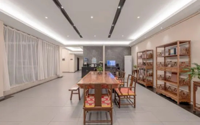 Cloud Four Seasons Shangpin Hotel (Yuxi Taobao Street Wanda Plaza Branch)