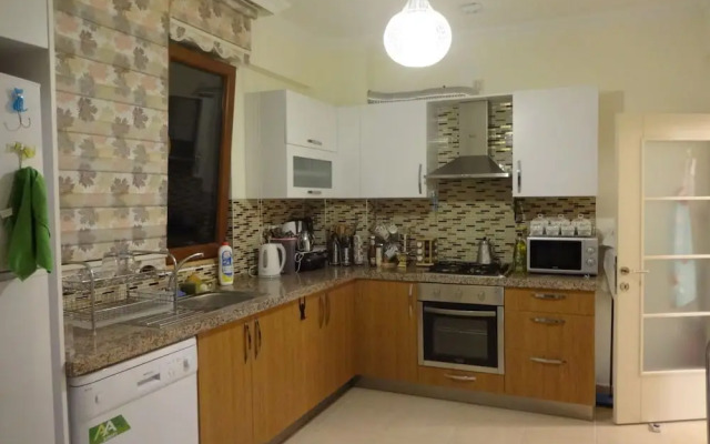 Luxerious Three Bedroom Apartment