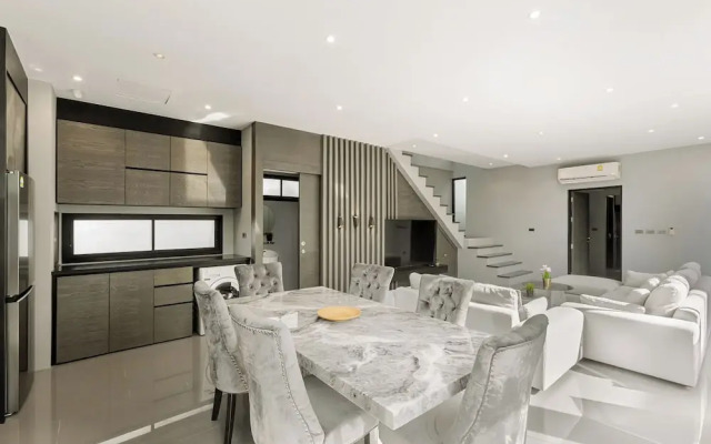 3-Bedroom Wallaya pool villa in Bangtao