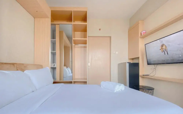 Comfortable And Modern Studio At Apartment The Alton
