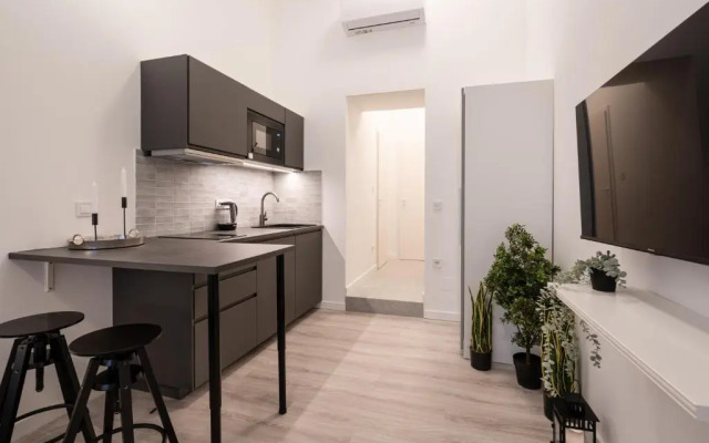 R38 - Artists luxury home