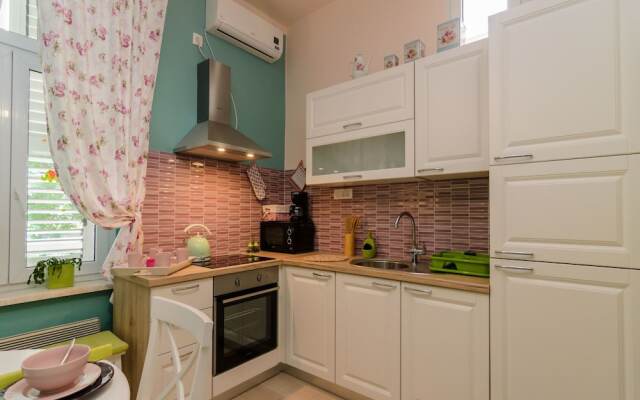 Apartment Smaragd Rose Near the Center of Zadar