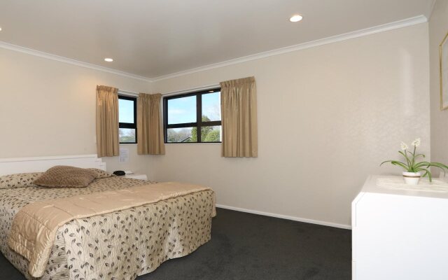Shadzz Motel & Conference Centre