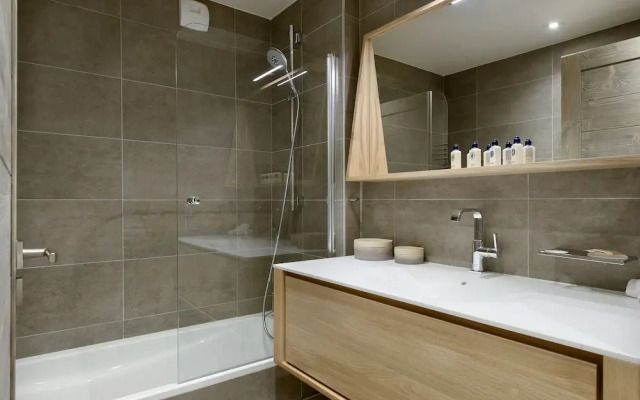 Le C Residence Apartments T3 Cabin A02