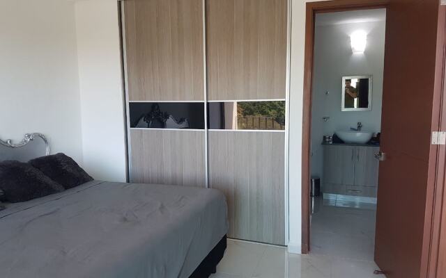 Isla Cuale Mountain View