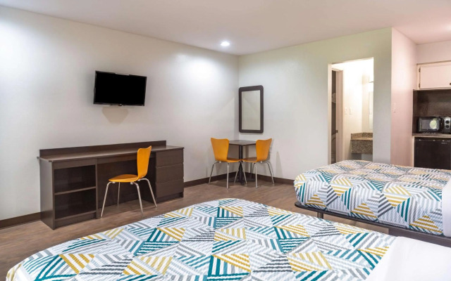 Motel 6 Livingston, TX