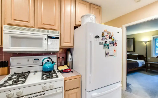 Mt. Baker Lodging Cabin 58 (Sleeps 6)