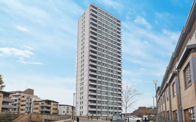 Lovely 2-bed Flat w/ Terrace in Bow, East London