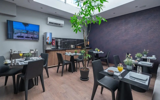 Aeolos Luxury Suites