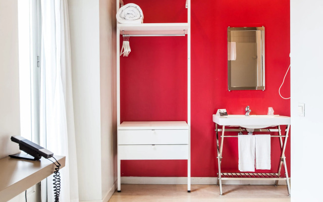 Hotel Chic And Basic