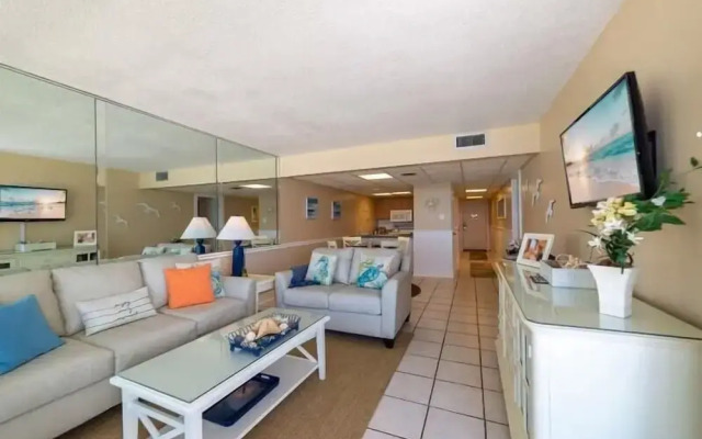 Leeward 403 at Edgewater