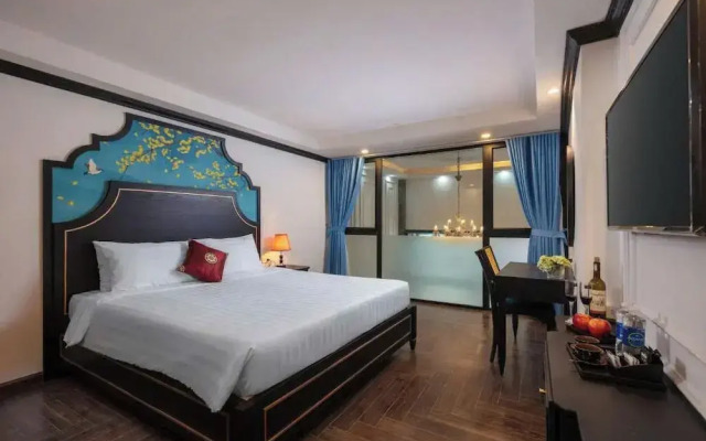 Azen Lakeside Hotel & Travel