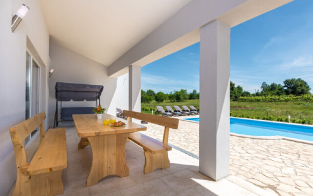 Holiday House Larif - Luxury In Nature: Nedescina. Istria