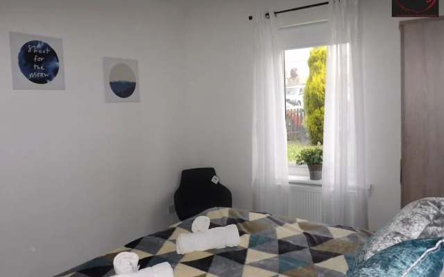 Two Bedroom Apartment by Klass Living Serviced Accommodation Motherwell - Anderson Apartment With WiFi &Parking