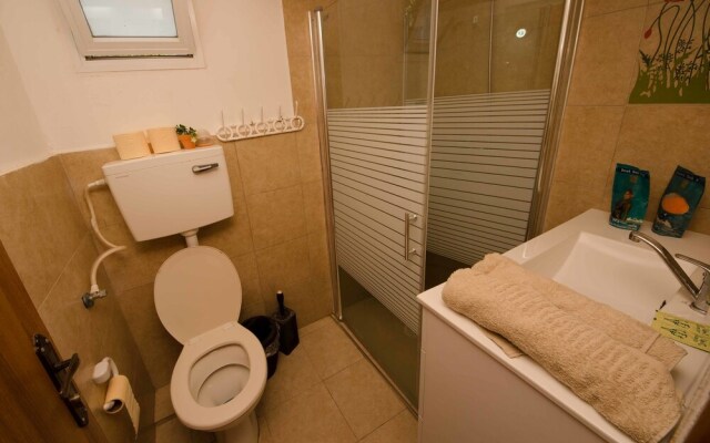 Zimmer Dora Dead Sea