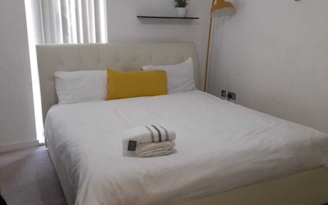 Immaculate 3-bed Apartment in Barking