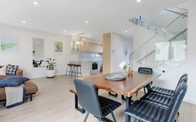 Central Oasis Townhouse with Parking