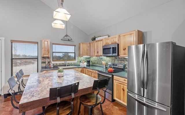 Winnie's Place 2 Bedroom Home by RedAwning