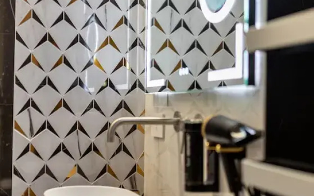 Room in B&B - Queen Suite With Whirlpool tub - B&B Kreart Suite & Rooms