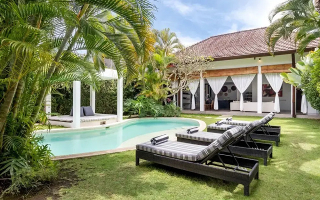 Villa Alice Dua by Villa Finder