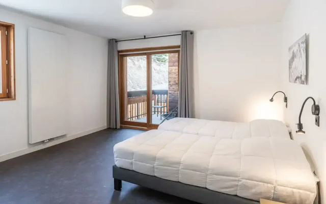Chalet in Auris-en-oisans With Balcony Views