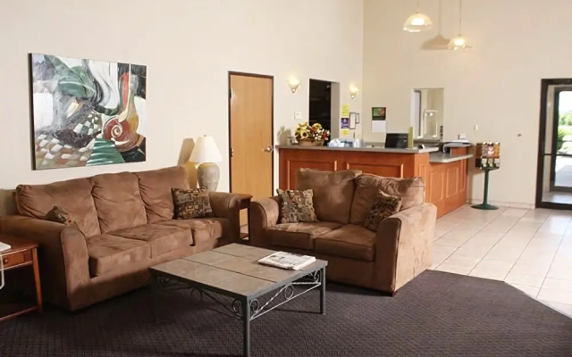 Centerstone Inn & Suites Carlyle