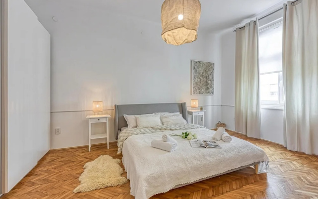 Spacious Apartment In Heart Of Zagreb