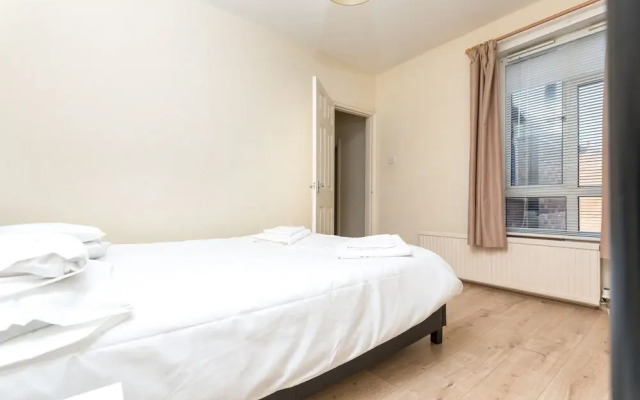 4 bedroom house, Roff Avenue, by Claire Walton Property (Bedford)