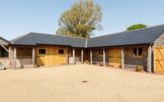 Impressive Country Estate Sleeps 17