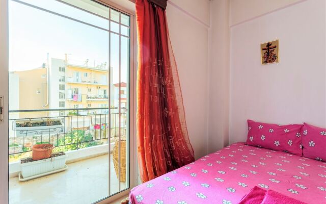 Bright Comfy Flat near Beach & City Center