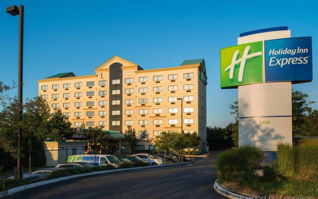 Holiday Inn Express Hauppauge, an IHG Hotel