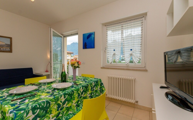 Torbole Relax, Pool & Balcony Apartment 2