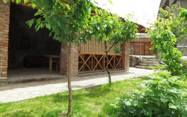 Bucha`s Guest House & Wine Cellar