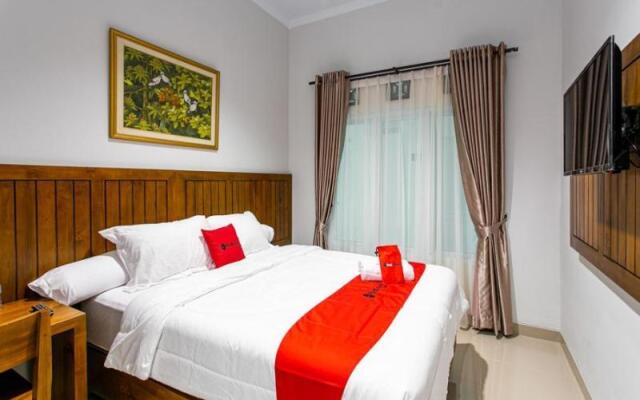 Dhee Har Kostel & Cafe by RedDoorz