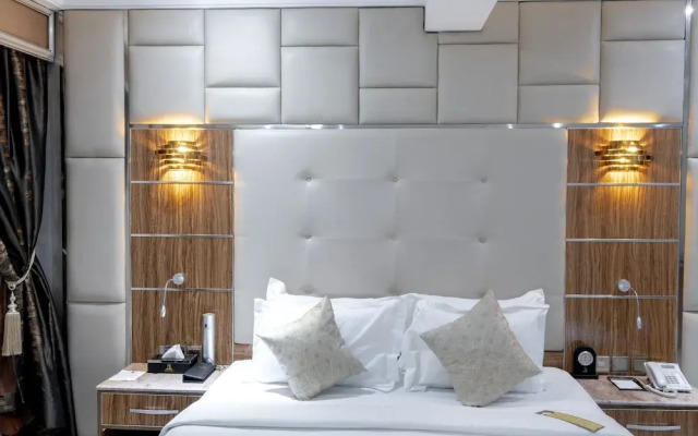 The Wells Carlton Hotel and Apartments