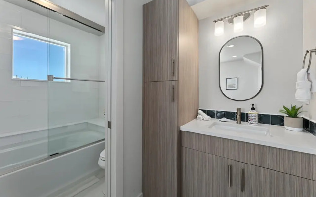 938 Jerome St Unit 3