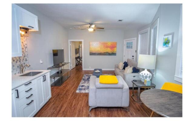 Remodeled Modern 1BR1BA Apt Near Downtown, 5min Pearl