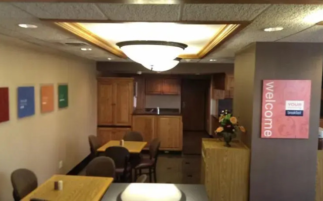 Rodeway Inn & Suites