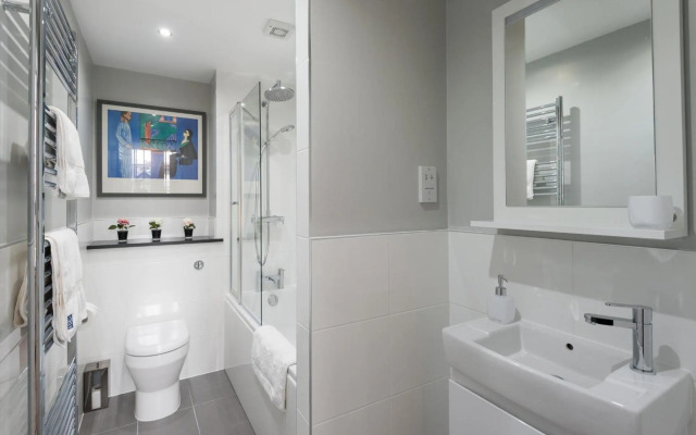 Parliament Sq (apt 10 ) Royal Mile