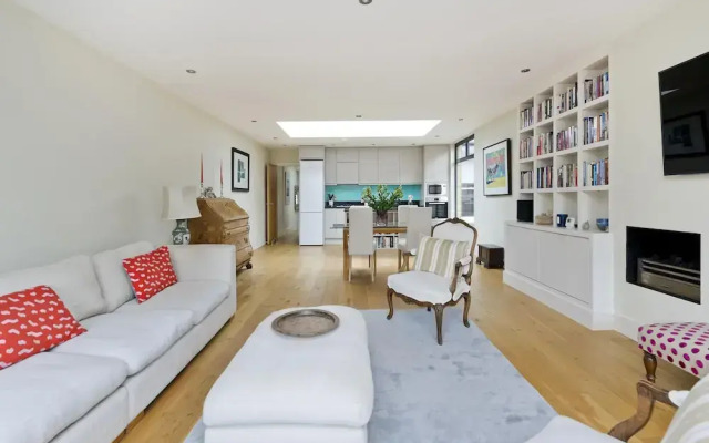 Spacious 3-bedroom Apartment in Earls Court