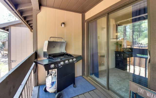 Forest-view Balcony: Pinetop-lakeside Condo