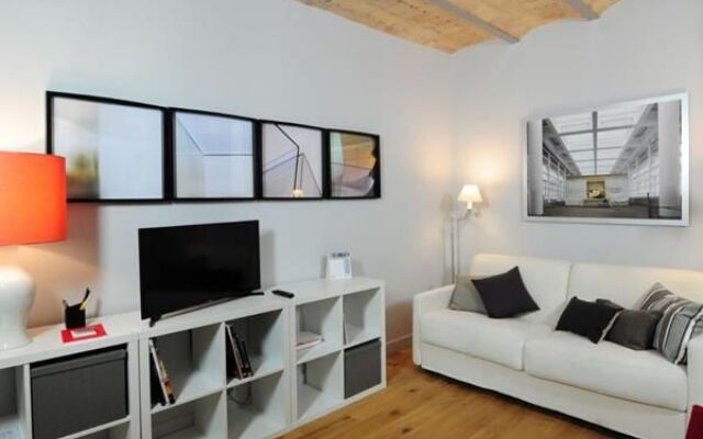 Fotofever Apt, two bedrooms with air conditioned in elegant shopping area, close to Vatican City