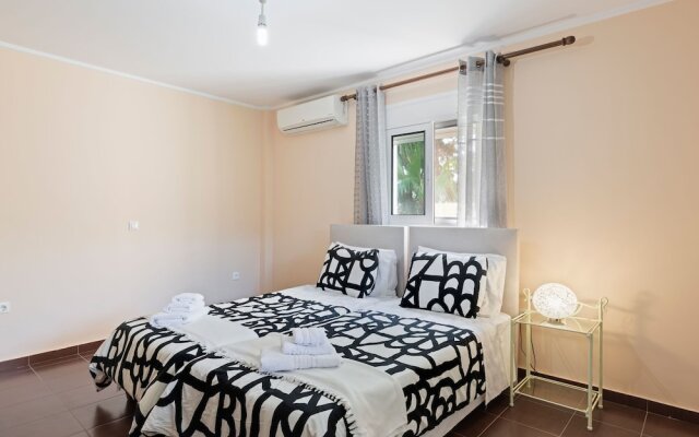 Decent Holiday Home in Chalcis With Garden