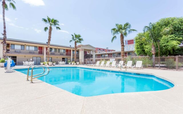 Super 8 by Wyndham Tempe/ASU/Airport