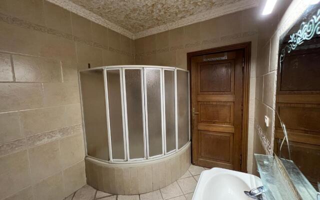 4 bedroom villa with garden and private pool
