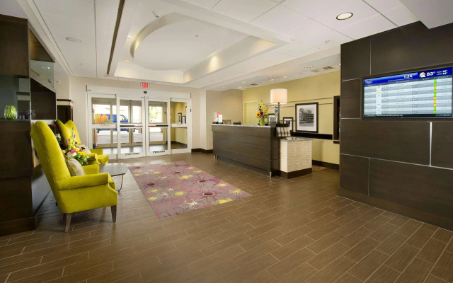 Hampton Inn & Suites Buffalo Airport