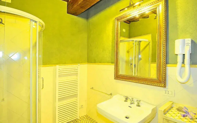 Estate in Monte Serra With Pool & Olive Views
